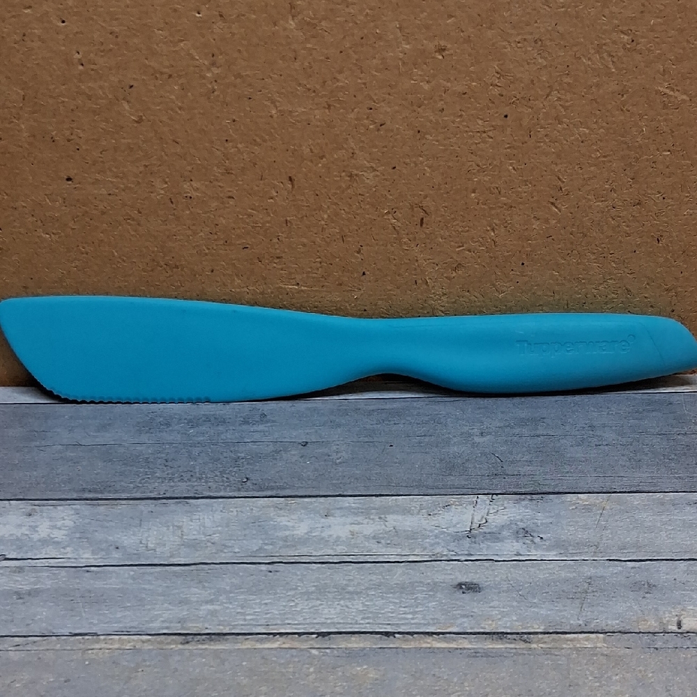 Tupperware Sandwich Spreader Cake Knife Serrated Blue